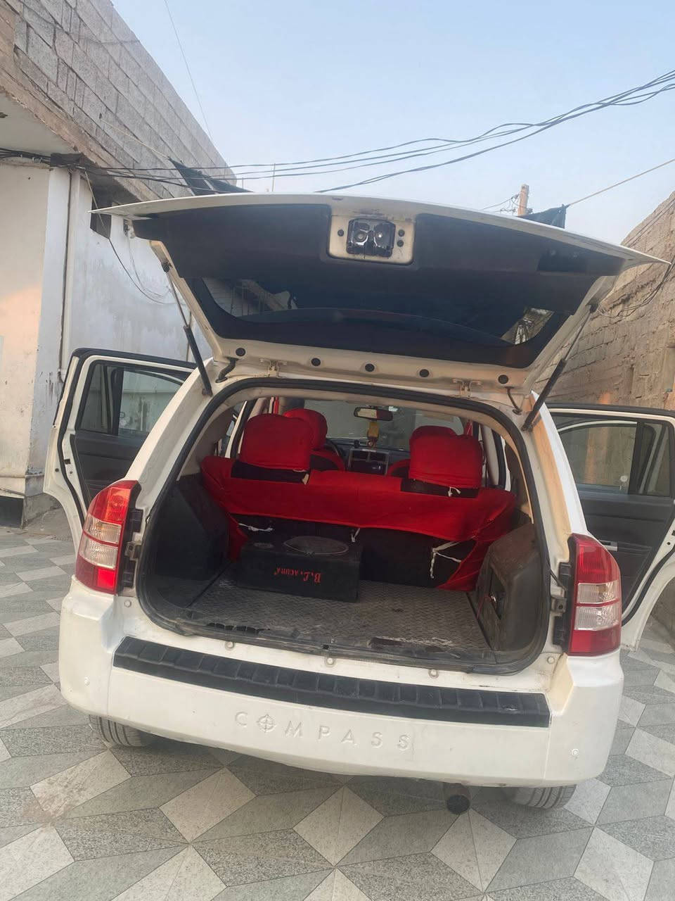 السلام عليكم 
سياره جاهزه كهربائيات كولشي شغال
جيب كومباس 2008 
سياره جاهزه كهربائيات كولشي شغال
حداديه 80 بل ميه
تايرات اخو الجديد صار فتره من شديتهن
تدفئه تبريد كوله شغال
تحويل ثاني يوم
السياره ابيعها صبغ احزام
ضررها باب وجاملغ مال السايق
السعر 85 وبيها مجال
مو شراي لا اتعبني فدوه اروحلك
مراوس هم اراوس حسب القناعه
رقم الوتساب *********** اي استفسار
هاذا الرقم بي وتساب 
مكان السياره
ديالئ بلدروز
