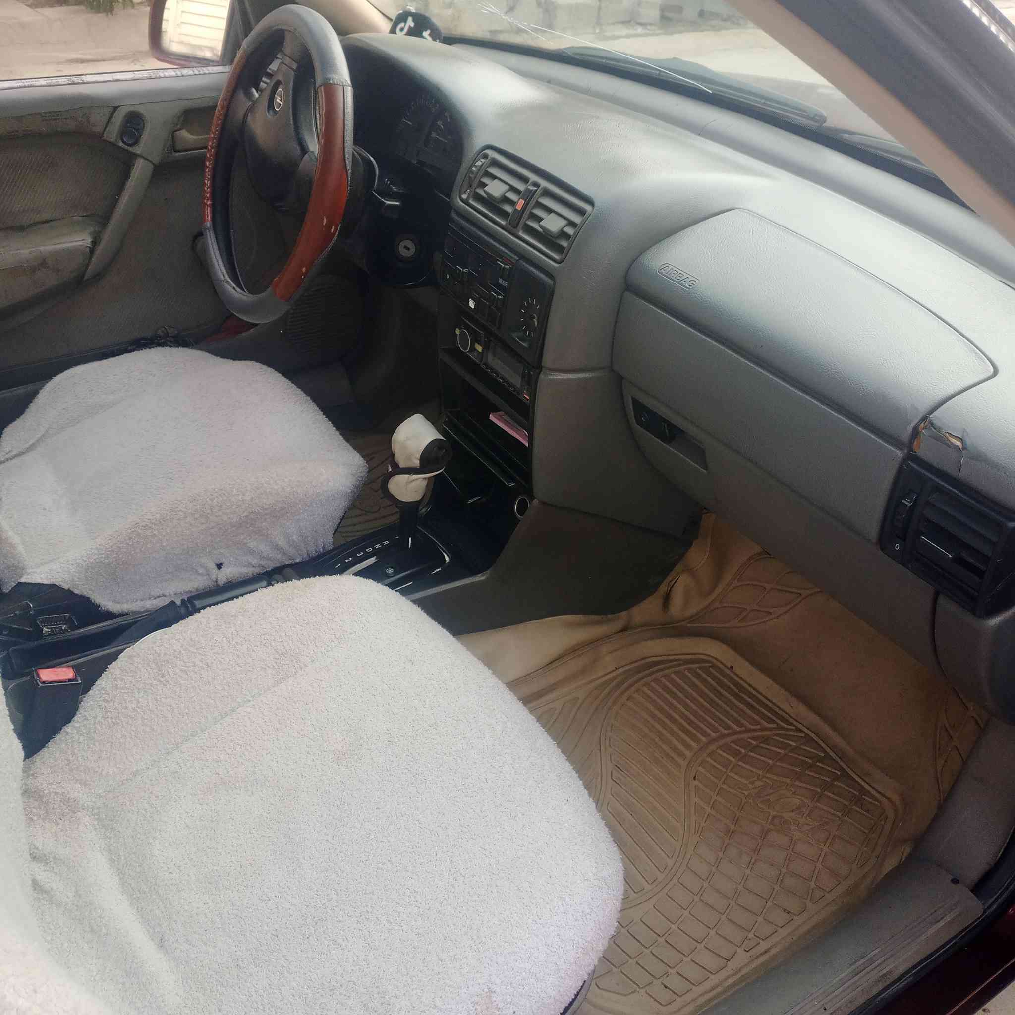 اوبل فيكترا موديل 92 محدثه 95 كير اوتوماتيك سقف سلايت حجم السياره 18 تخم تاير جديد مشروع وطني مابيها ضربه ولا خياس على بلاد الشركه مكان السياره كركوك سعرها 46 يرهم مراوس حسب القناعه *********** الشراي يخابر
