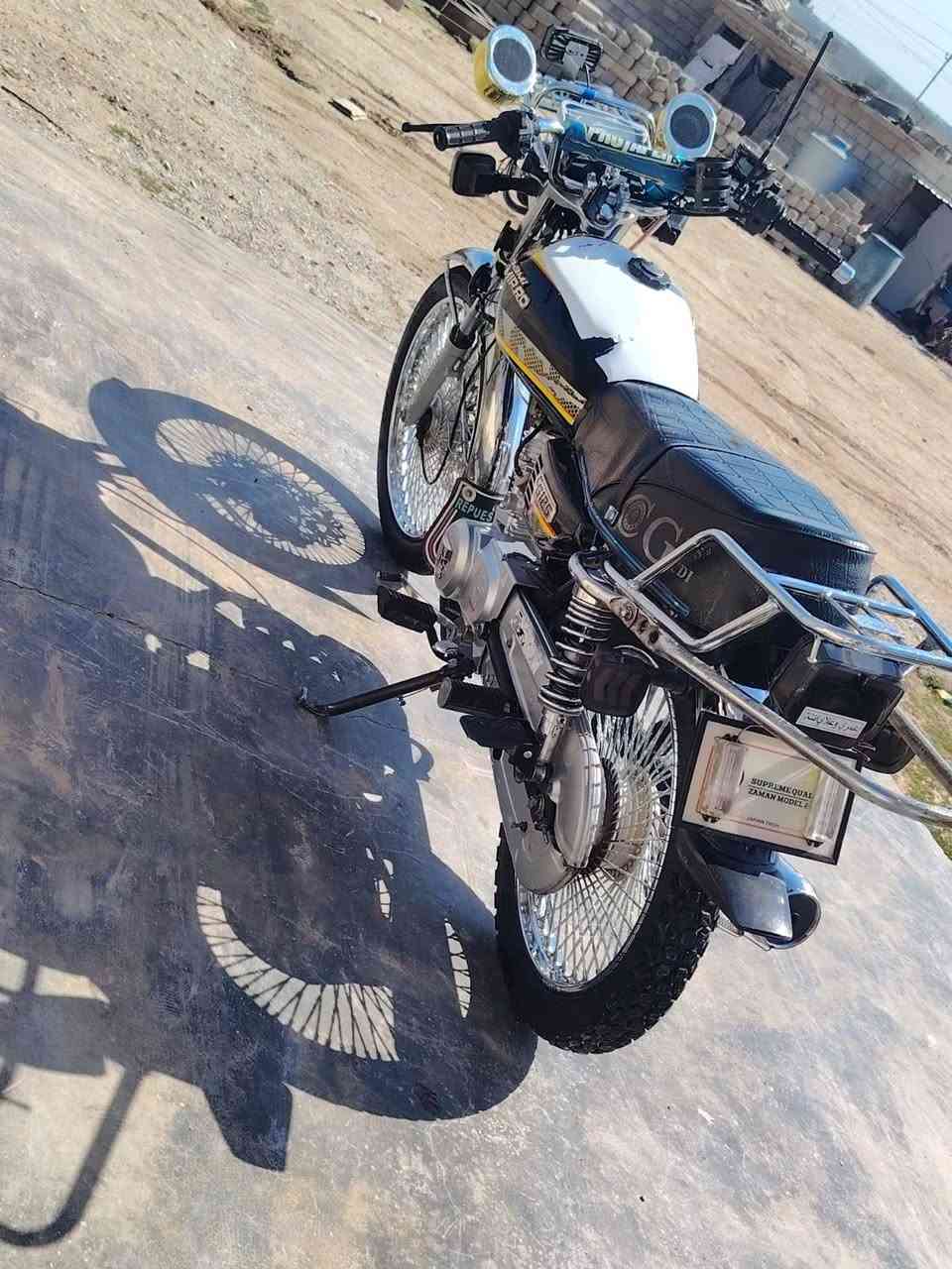 السلام عليكم موطور للبيع 2025 شرط مامفتوح فول جديد انضف من الصوره السعر 650 وبي مجال مكاني ناحيه القياره قريه الشبالي الستفسار اكثر علا هاذه الرقم *********** حميد ال رمضان
