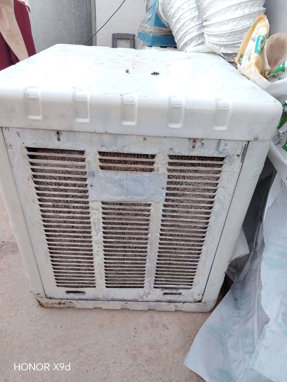 وعليكم مبرده للبيع شغله وشرط هوايه ثلج وباقي تفصيل اتصال على رقم ***********

