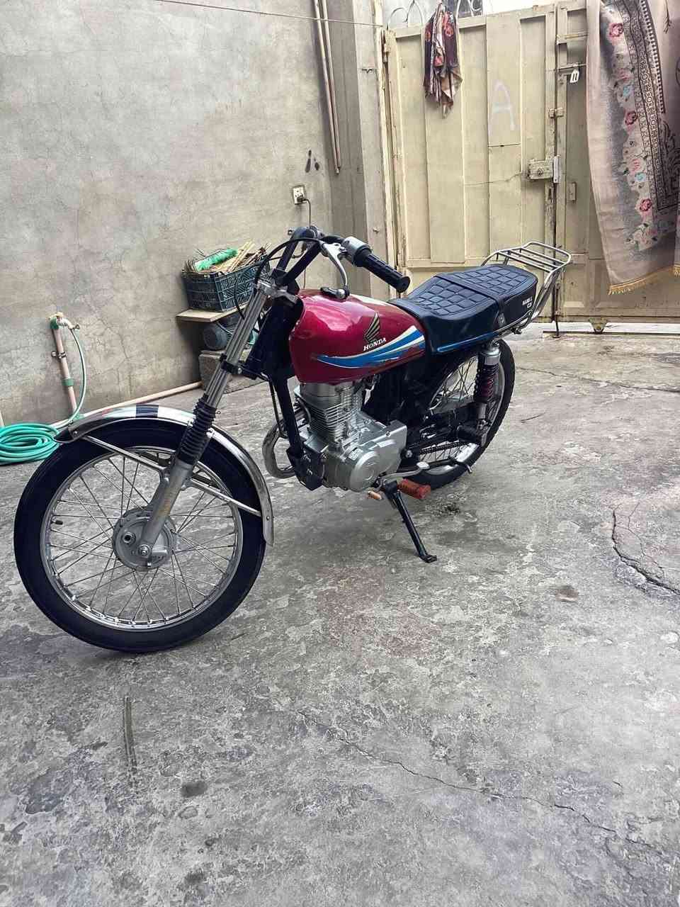 السلام عليكم دراجه للبيع MTR اصلي كله اصلي دراجه نضيفه معنه الكلمه 2025 حته الشاصي 2025 محرك ما مفتوح لابي صوت ولا صرف ولا بخار سعر 490 بي مجال شي بصيط كلش شراي اتصل عل رقم *********** مكاني حي حجاج
