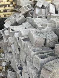 خوان بلوكات اكثر من الفين أبيعهن ب ١٥٠ لحكو عليهن ٠٧٨٠٢٣٨٥٠١٨