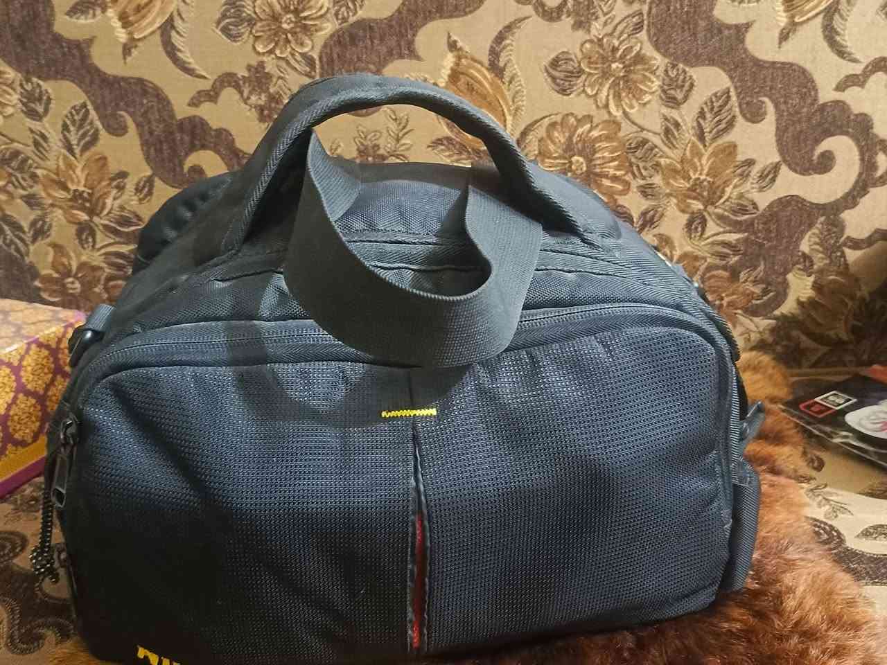 السلام عليكم كامره نيكون 7500 الغنية عن التعريف
شاشه لمس قلاب 
ملحقات:• 
1- بدي نضيف نضافته 100بل 100 شتره 7الف 
2- عدسه  18.140مع غطاء صنع تايلدني اصلي 
3-حزام كتف اصلي مالته 
4-جنطة اصليه من نيكون 
5- كارتونها الاصلي 
6-جلاتين لون(اصفر) 
7-فلتر ND 
8-رام 64Gمن شركة سان ديسك 4k اصلي 
9-بطاريه اصليه السوده 
10-شاحنه اصليه 
م/ الكامره جديده بمعنى الكلمه مستخدمه جداً قليل سعرها 900 مع التوصيل 
العنوان فلوجه 
تواصل خاص او واتساب او اتصال ***********
