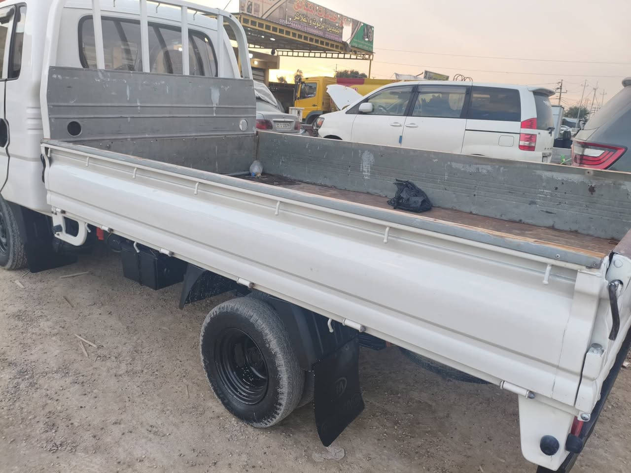 للبيع كيا حمل موديل 2012 محرك 2700 صدر جديد امامي خلفي محرك كير شاصي كفالة تحويل ثاني يوم السيارة بسمي العنوان الفلوجة السعر 110 وبيهة مجال للاستفسار الاتصال على الرقم *********** او***********
