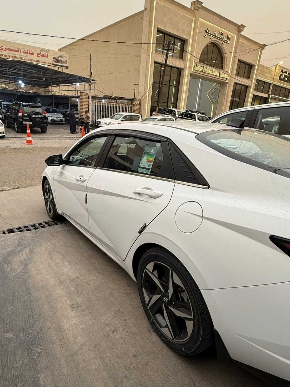 السلام عليكم
السلام عليكم النترا 2023 
خليجيه مكينه 2000 
ماشيه 51 
بيهه بارد ب هلال الإجماع الخلفي اليسره 
الباقي كفاله عامه نص فول 
مكينه كير حداديه باتري جديد 
***********
