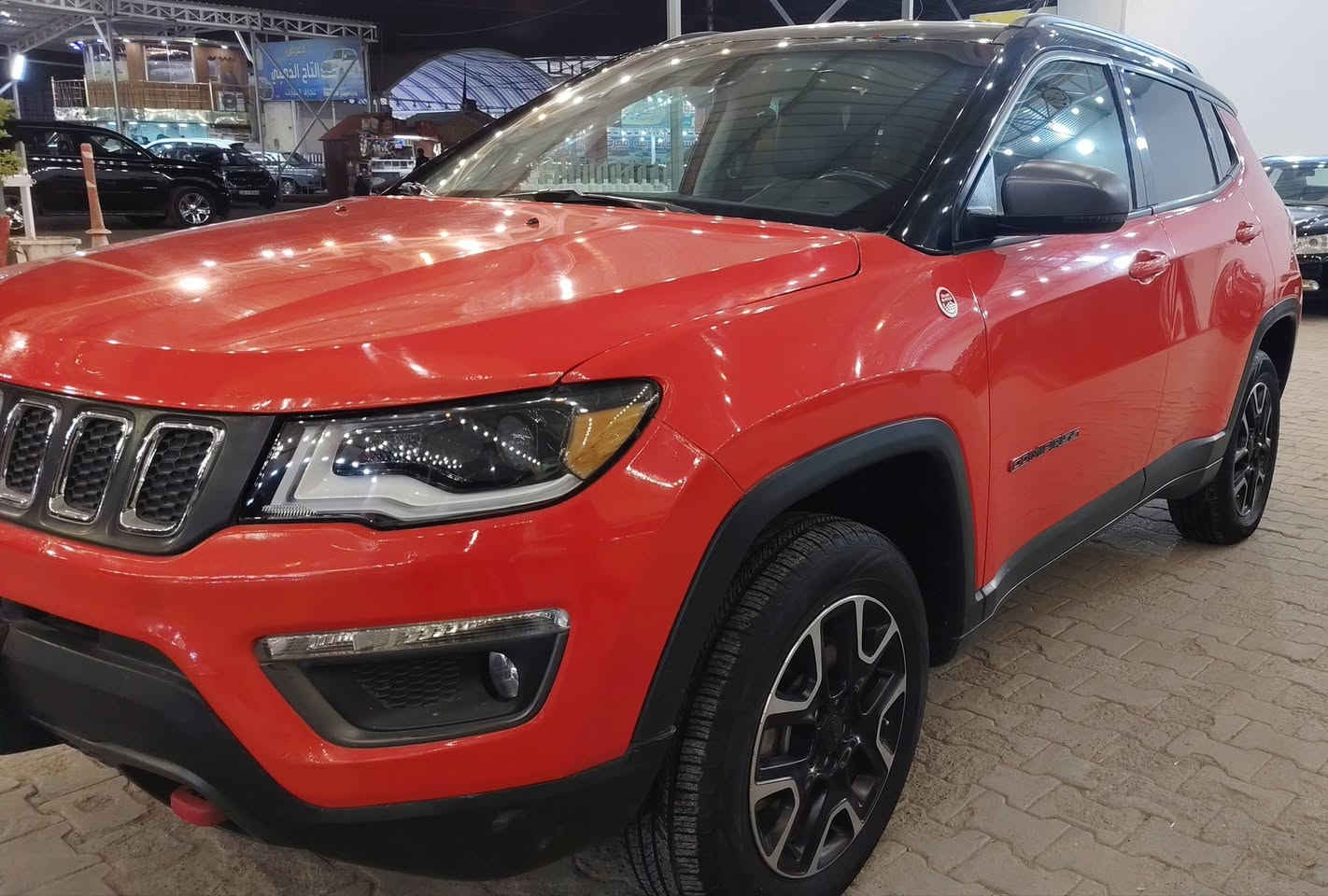 سلام عليكم جيب كومباس 2019 تو كلر مواصفات فول قماره سوده شاشه جبيره السياره شبه الكلين السعر 135 وبيها مجال للشراي هذا رقم تلفوني***********
