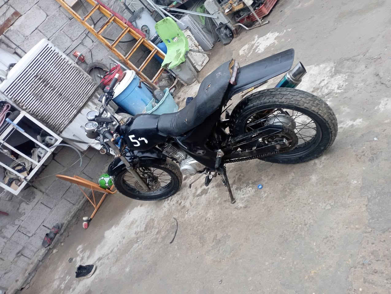 السلام عليكم دراجه قفاز محور مكينه 4كير للبيع كهربائيات كله شغال بريكات امامي خلفي كله شغال السعر 400 وبيه مجال قليل مكاني بغداد الزعفرانية ***********
