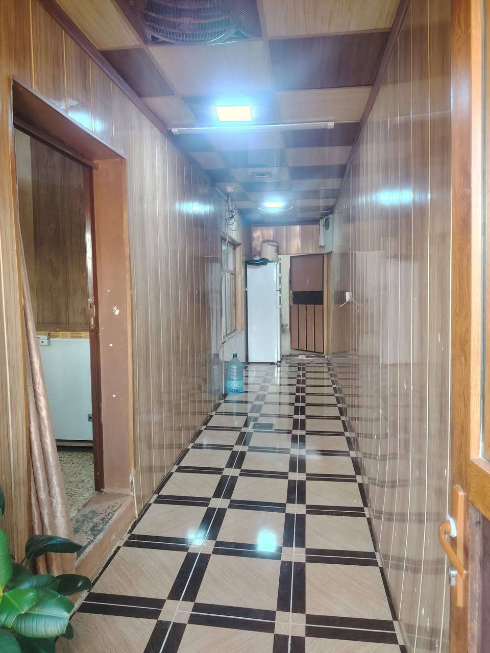 دار للبيع طابو صرف شرط التحويل
مساحه الدار (156متر) (6.25 *25 متر) على حديقة
كركوك حي العسكري قرب جامع الشافعي
الدار طابق واحد يحتوي على غرفة نوم عدد ٢ و استقبال و مطبخ و صحيات داخلي و خارجي و درج داخلي و بيتونه مع حوش
دار نظيف مرتب منطقه راقيه فول خدمات و هادئه
السعر علق بكلمه تم يجيك السعر على الخاص 
للاستفسار الاتصال على ***********
او زيارة مكتب قصر الصيادة للعقار حي العسكري قرب جامع صالح بهاءالدين بصف المستوصف
