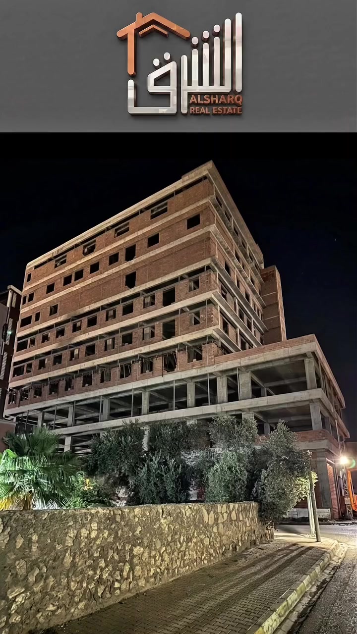 فرصة استثمارية استثنائية في القطاع الصحي داخل مدينة كركوك.

مستشفى متكامل للبيع يقع في موقع استراتيجي على طريق بغداد، أحد أهم وأكثر الشوارع حيوية في المدينة، ما يجعله مشروعاً مثالياً للاستثمار الطبي والخدمات الصحية.

المساحة: 1271 متر
السعة الاستيعابية: 100 سرير
يضم 8 غرف عمليات مجهزة
جميع الموافقات الرسمية جاهزة
مجهز أيضاً بمهبط طائرات خاص للحالات الطارئة

مشروع طبي متكامل بمواصفات عالية وموقع يضمن قيمة استثمارية قوية وفرصة تشغيل ناجحة.

للمزيد من العروض والفرص الاستثمارية في كركوك، إسطنبول، ودبي تابعوا صفحات الشرق للعقارات.

العنوان:
كركوك | طريق بغداد | عمارة الجدوع | مقابل جامع النور الكبير
📞 ***********
