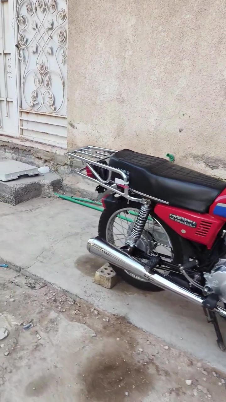 السلام عليكم اربع كير للبيع دراجه كفاله عامه كهربائيات شغاله بيه نقوصات بسيطه هي الاشاير والبكلايت الخلفي الدراجه مديل 2018 شاصي ارشه اصولي اصولي الدراجه تعميره نضيفه للستفسار خاص ***********
