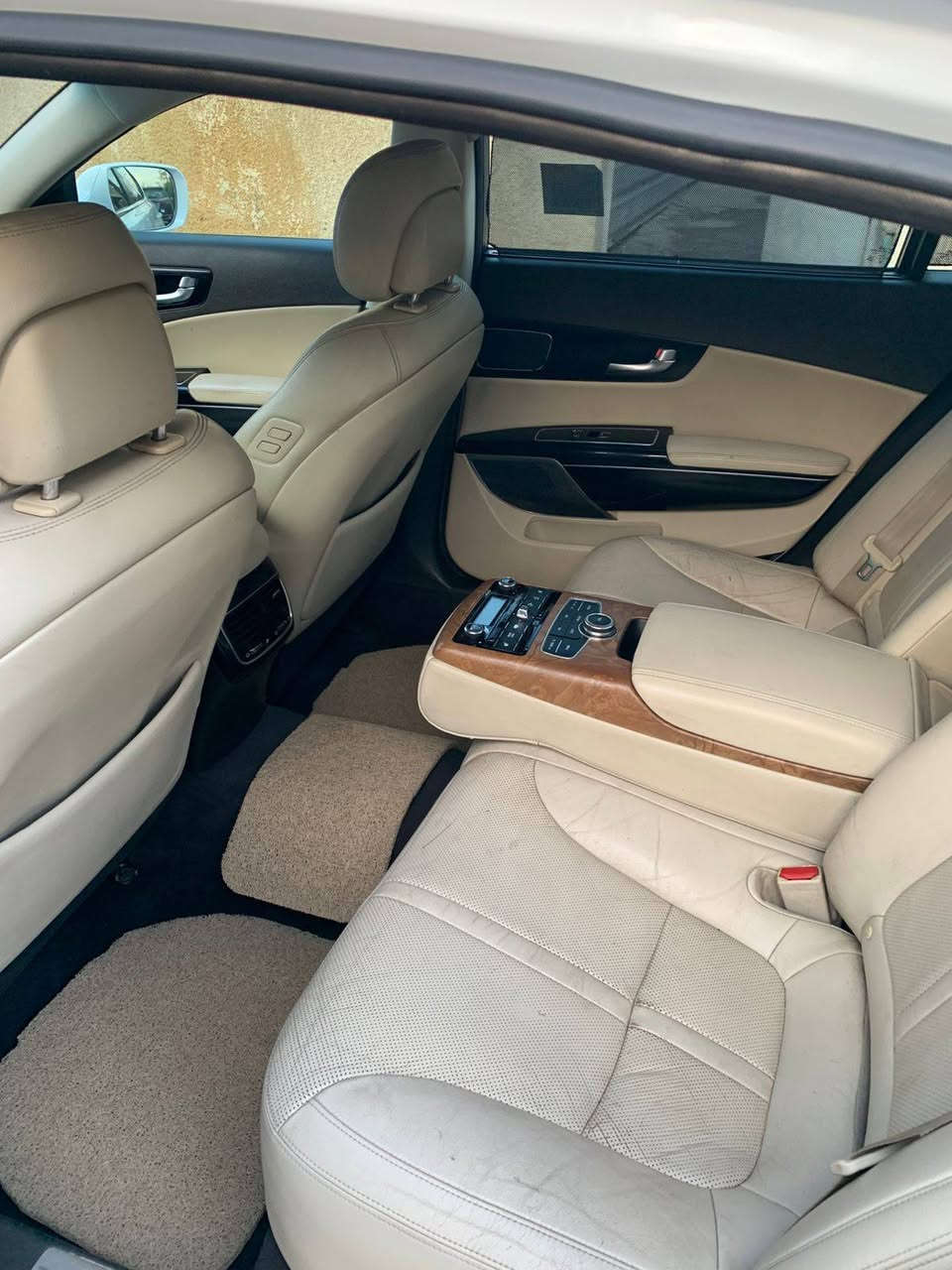 اسلام عليكم سيارة كيا كورس خليجي فول مواصفات رقم اربيل دولي جديد سنويه جديده مكينه وكير وصدر وتبريد كهربائيات خير من الله سيارة بيها ٣قطع صبغ بنيد وجاملغ وباب وبيها تكمه فوك سايق بيها تصليح وصبغ سعر ١٥٠ وبيها مجال رقم الهاتف :***********
