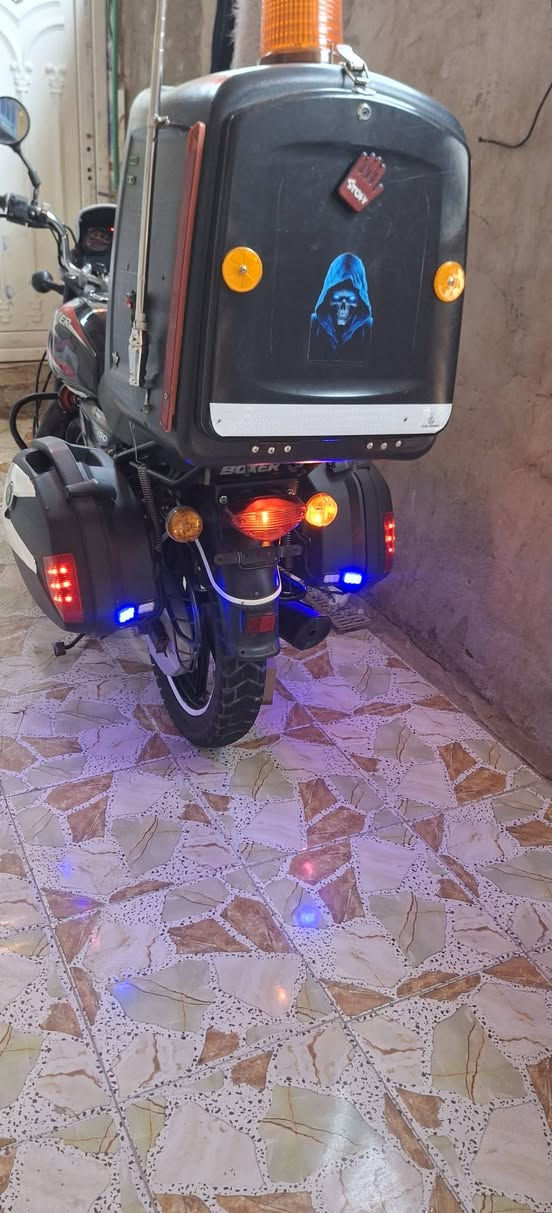 سلام عليكم دراجه بوكسر
اوراقها كامله سبعه اوراق مكان بغداد مستعجل على بيعتها
سعر1450 كل شي شغال
***********
