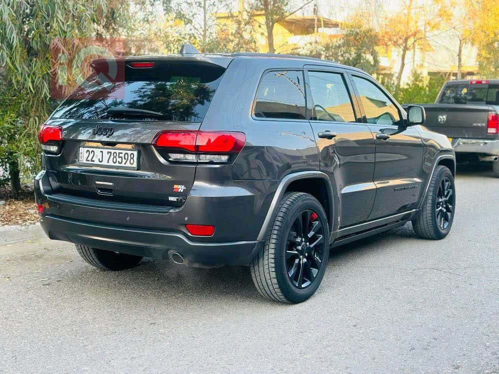 سلام عليكم جيب بلاك توب 2020
ماشيه 60 الف 

سعر مناسب 

محرك 3600 V6

مكانها اربيل 

دوس كهربائيه 

سياره مصروف عليها 

اضافات شوته كاجگان  زنون تخم تاير جديد 

سياره جديده مناقصها اي شي 

*********** 

***********
