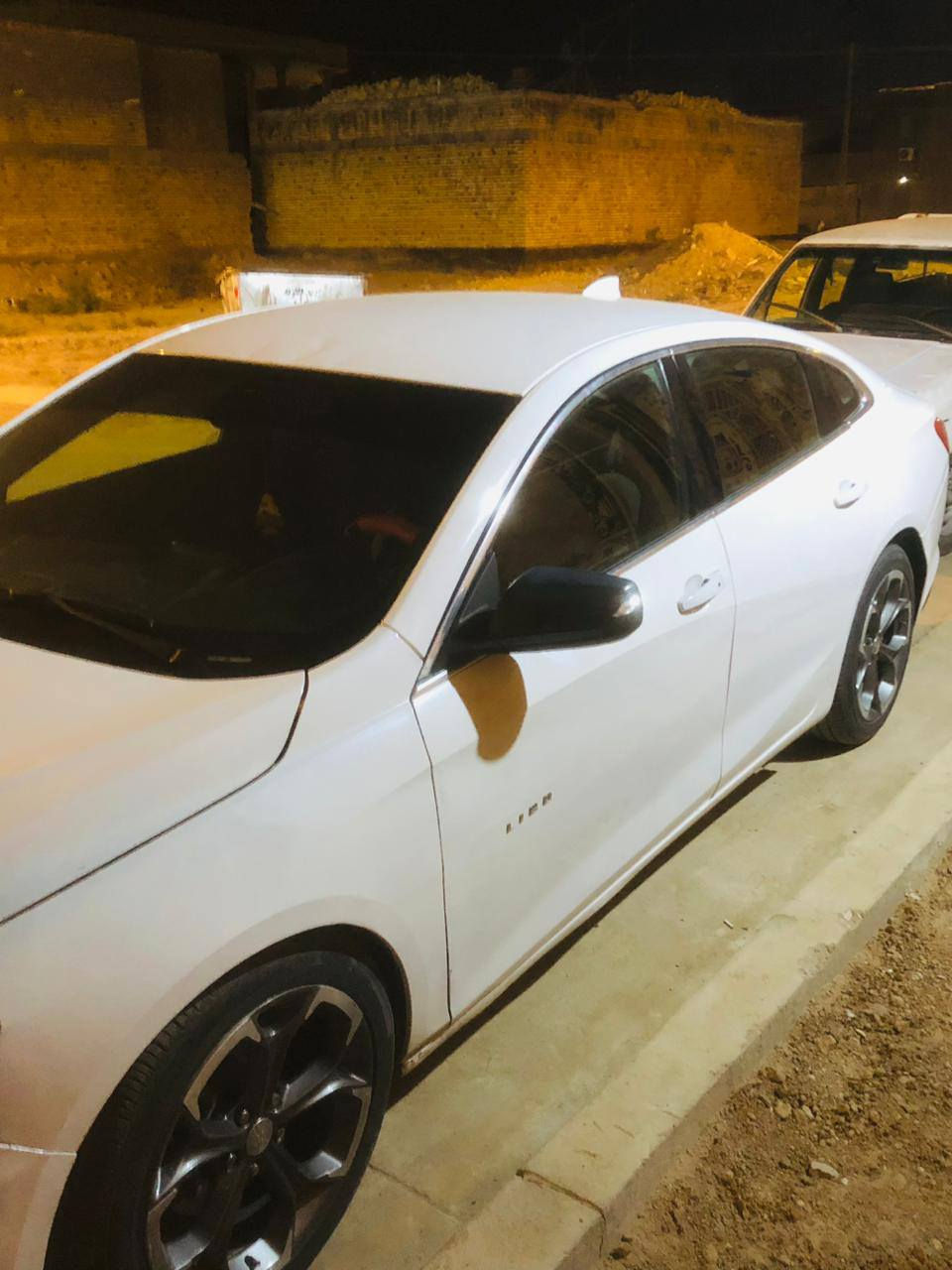 سلام عليكم شباب عندي ماليبو مديل 20 معوقين وكاله اشوكتت ماتريد راعيه موجود لسياره  جديده. بيه جاملخ امبدل وبنيد مصبوغ ولبدنه لبنيد نفسه. ما امبدل اريد امروس بكيه دبل قماره اسويج بسويج كيه بنكو بومه حديث سعر سيارتي 115وبيه مجل ولمراوس حسب لقناعه. ***********
