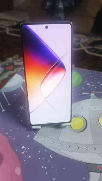 موبايل انفينكس نوت 40 
ذاكرة 256 
40 فريم حقيقي يدعم الالعاب 
يدعم الشحن الاسلكي 
مع شاحن لاسلكي 
يدعم الشحن العكسي ( باور بانك)  
الكاميرا الخلفية 108 ميكا بكسل 
الكاميرا الامامية 48 ميكا بكسل  
سعر مناسب 185 وبي مجال 
واتساب ***********
