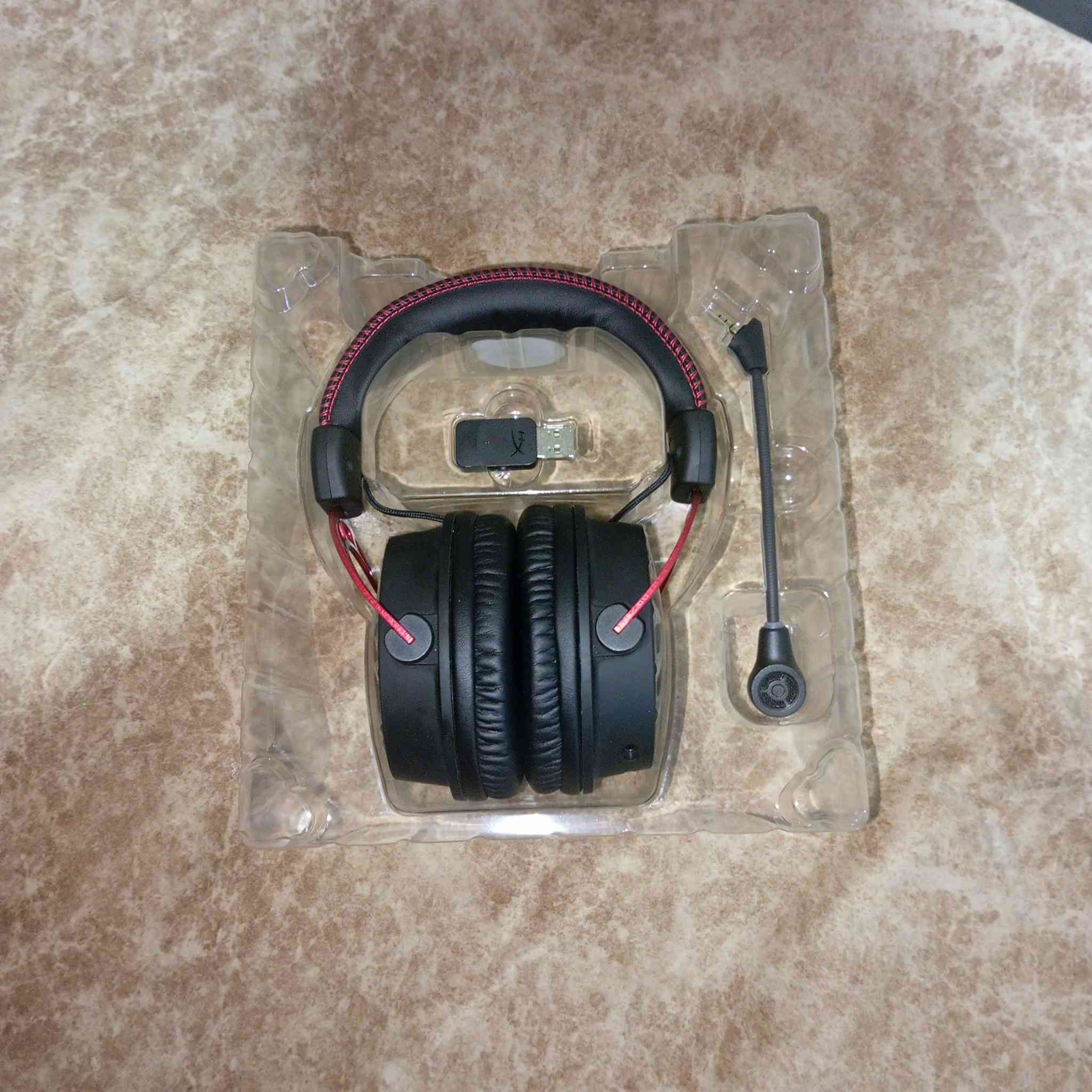 سلام عليكم
سماعة هايبر اكس كلاود الفا نسخة وايرلس تشتغل على ( PS 4. PS 5. PC)  و تشتغل على المبايل عن طريق الدنكل نظيفه مستخدم اسبوع ونص فقط تفحص امام المندوب اي خلل رجعها بيد المندوب لل استفسار راسلني خاص او واتساب: ***********
