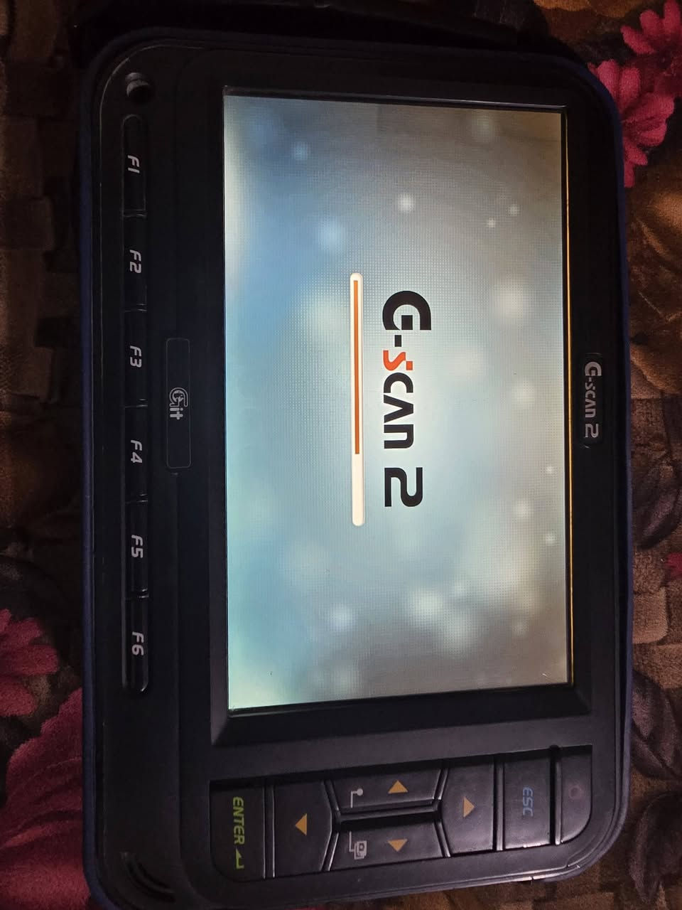 السلام عليكم جهاز جي سكان 2 نظيف جدا نظافته ٩٠٪ اي خلل مابي تحديثه خلصان ٢٠١٩ كيبل الاصلي للاستفسار الاتصال على الرقم *********** او على الخاص
