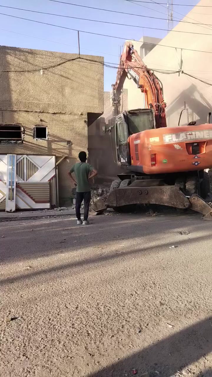 *********** مستعدون لهدم تفليش الدور والبنايات ورفع الانقاض وقطع البيوت المشتركه بأنسب ألأسعار في بغداد*********** مستعدون لهدم تفليش الدور والبنايات ورفع الانقاض وقطع البيوت المشتركه بأنسب ألأسعار
