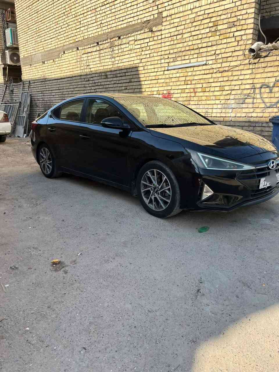 السلام عليكم للبيع الانتراموديل 2019 رقم بغداد  فول رقم بغداد بسمي أنكليزي فول مواصفات وارد كندي 
. المواصفات ………..
 فتحه سقف اسلايت
 بصمه تشغيل 
بصمة صندوق 
 بصمه أبواب  
 رادار امامي وخلفي 
 كشنات تدفئه
 رادار جانبي 
 ويلكب كروم بلادي 
 لايتات عدسه 
 تحديد مسار 
 مثبت سرعه 
 وقوف ذاتي 
 مانع اصطدام 
 شاشه ثلاث انضمه (سمارت - نورمال-سبورت) 
 كامره دوارة 
ماشية 94 كيلو متر 
شاشة كاربلي 
محرك دوش  
مكان السيارة بغداد 
السعر114 وبيها مجال 
للاستفسار
  ***********
العنوان بغداد ابو دشير
