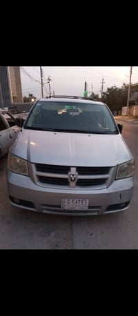 دوج كرڤان موديل 2008 للبيع بدون مراوس . حجم المحرك 3300 3 قطع تبريد  ت...