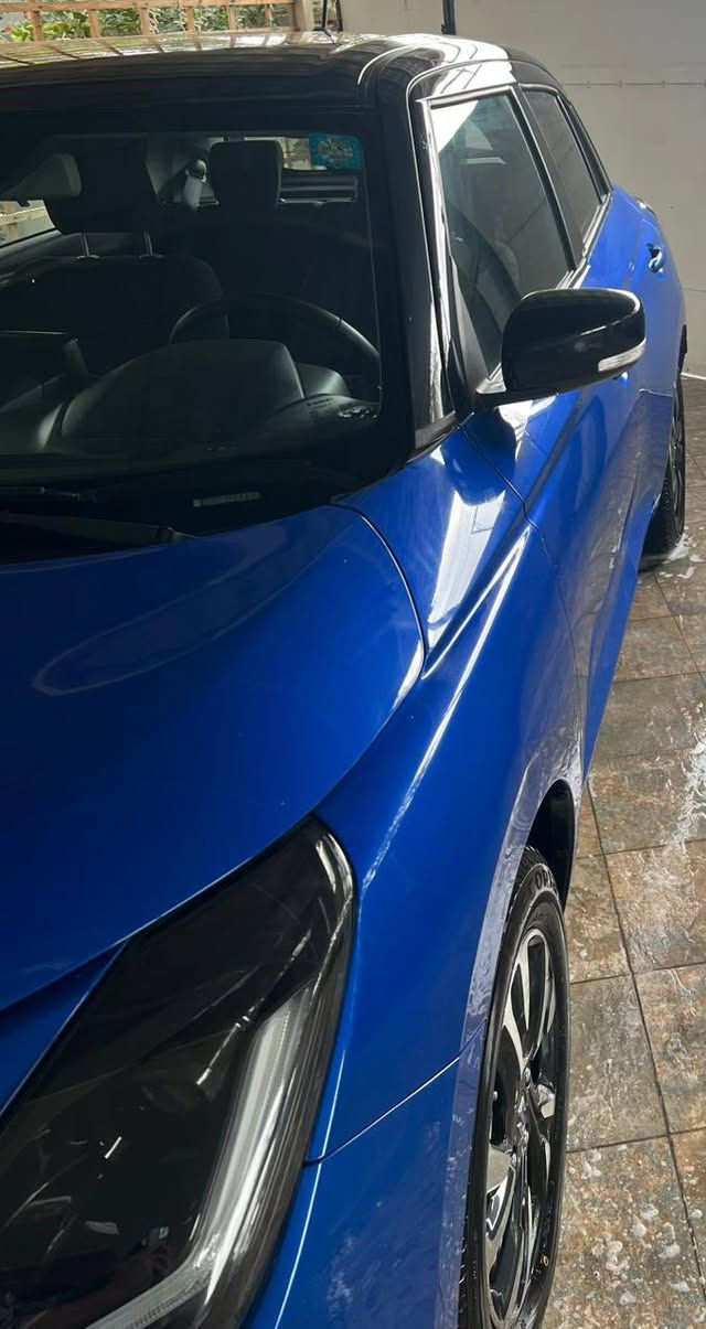 موديل 2025 ماشية 12000 الف كيلو حرة 
هايبرد فول موصفات تحكم ستيرن ضمان 3 سنوات مجموعة الصادق وكيل سوزوكي بيها صبغ نص باب خلفي+ كنر جاملرغ خلفي عكس السائق ويل كب رادار امامي كامرة خلفية اوتو ستوب سنتر لوك نقط عمياء حساسات تحكم لايت امامي تحكم مري جانبي + شفط كشنات مخمل الاستفسار ***********
