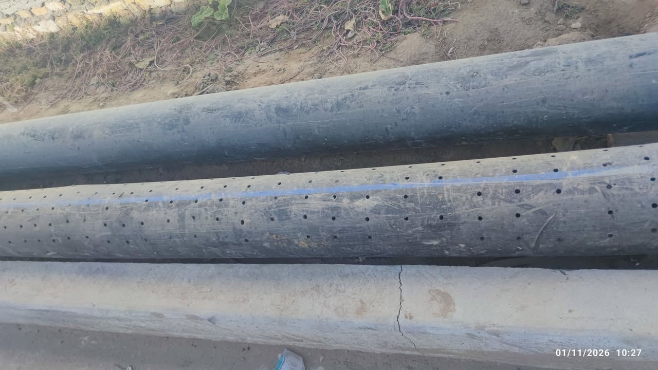 السلام عليكم بوريات عدد2 القياس 9 انج والطول تقريباً 12 متر السعر 150
(البوريات مثقبات من الاصل) 
***********
