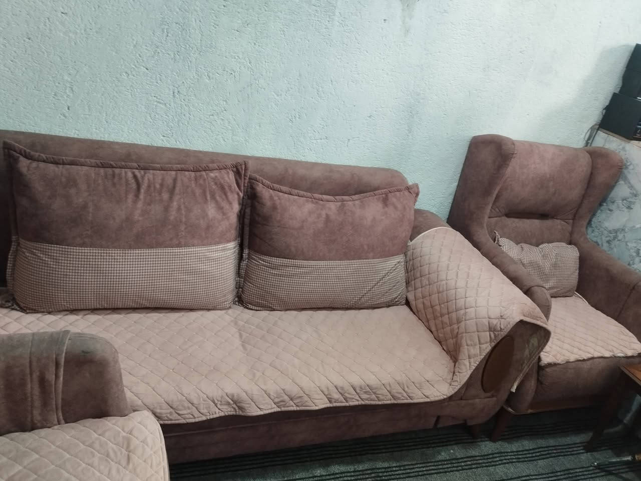 قنفات خمس مقاعد نضيفات مثل ماموضوح بل صوره  
مكاني التنومه جباسي  السعر 125 
الرقم ***********
