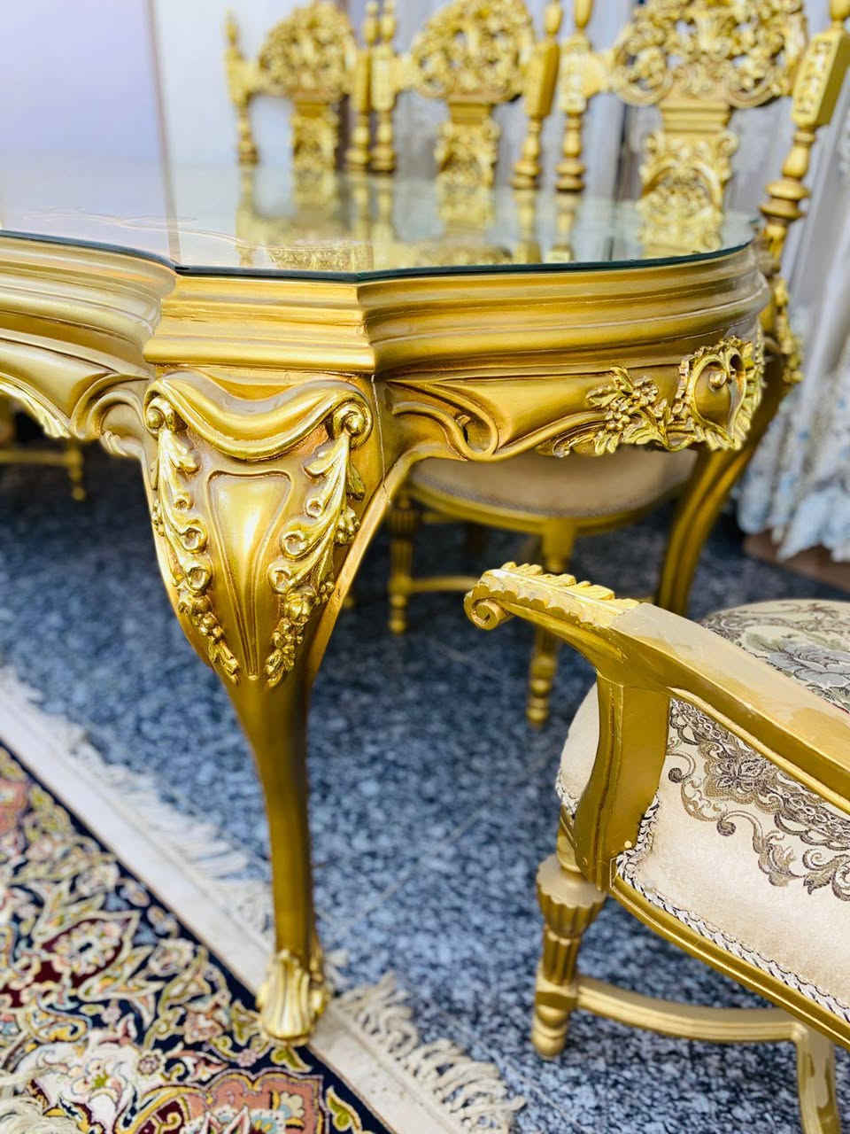 السلام عليكم
السلام عليكم 
ميز طعام مصري دمياط نضيف اخو الجديد 8 كراسي 
ماخذي 48ورقه سعر البيع مليون 600 العنوان البلديات شارع التجار ***********
