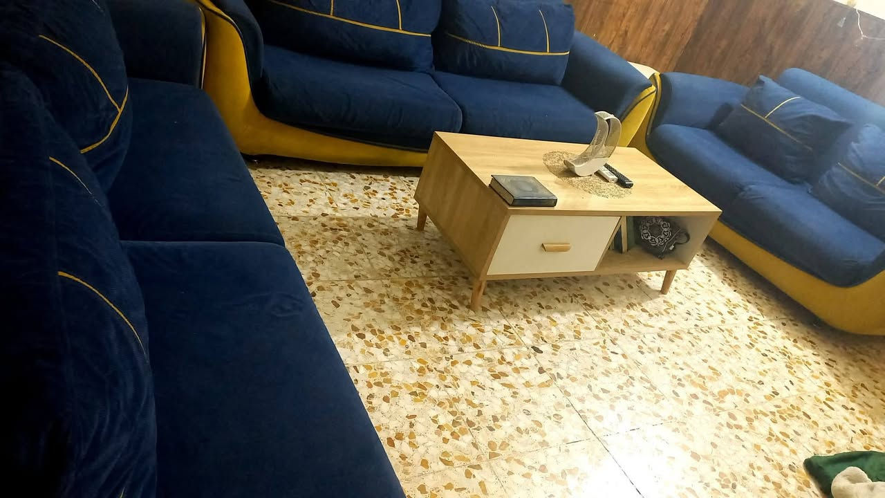 للبيع تخم مع كنتور ٦أبواب وصومية
سعرهم ٢٥٠ الف فقط المكان حي الجهاد الأربع شوارع*********** وتس آب
