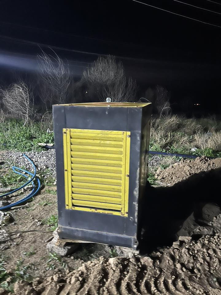 مولد بيركنز للبيع 3فيز كابينه شغال ولا صرف ولا بخار سعر 20 ورقه الشراي يتصل ***********
