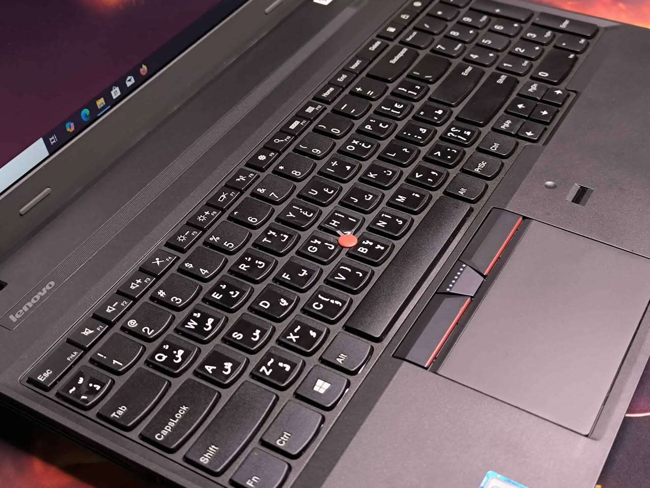 💻 Lenovo ThinkPad E560
أداء مستقر للاستخدام اليومي والدراسة 🔥

🔅 المعالج : 
Intel Core i7 — الجيل السادس (U Series)

🔅 الذاكرة (RAM)
8GB DDR3 — بتردد 1600MHz
🔅 التخزين
256GB SSD — سرعة عالية في التشغيل والإقلاع

🔅 كرت الشاشة

Intel HD Graphics 520 (مدمج — 4GB مشترك)

AMD Radeon R7 M370 (منفصل — 2GB)

🔅 الشاشة
15.6 إنج — دقة Full HD (1920×1080)

🔅 الكيبورد
ستيكر عربي / إنكليزي

🔹 الحالة: وارد اوربي غير مستعمل بالعراق (كالجديد) نظافة 95% فما فوق 
🔹 البطارية: بحالة جيدة (ضمان ساعه فما فوق)

🔷️ السعر الكلي : 285 الف دينار 
(شامل التوصيل مجاني مع هدايا حقيبة وماوس )

■ ضمان(١) فحص وتشغيل امام المندوب 
■ ضمان(٢) استخدام اسبوعين اي خلل مصنعي يتم الاستبدال بنفس الموديل المصيب, بابل


**إذا كنت صاحب هذا الإعلان وتريد حذفه لأي سبب، رجاءا أرسل رسالة إلى الدعم الفني**