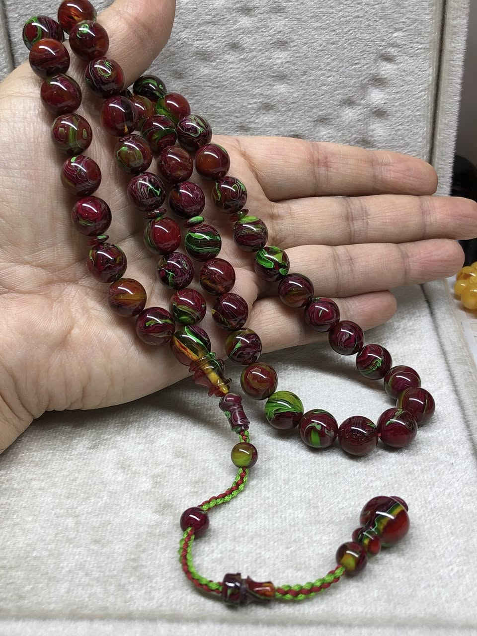 السلام عليكم
مسباح فاتوران ملتي كلر خامه اصليه ذمه جراخة اسطه صالح  vip تمليكه ملكيه قطعه جمال ودلال 
الوزن ٦٢ غم القياس ١٢ العدد ٥١ خرزه 
السعر ٦٠ الف يتوفر خدمة توصيل كافة المحافظات


**إذا كنت صاحب هذا الإعلان وتريد حذفه لأي سبب، رجاءا أرسل رسالة إلى الدعم الفني**