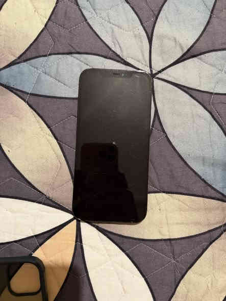 من رخصتكم
للبيع ايفون 12 برو ماكس/ امريكيA/A 
ذاكره 256
جهاز مبدل بي فقط بطاريه ❗️
والضهر بي كسر بسيط 
وشويه شخوط بسيطه مال استعمال فتره طويله باقي كله شغال ونظيف 
سعره 400 الف وبي مجال حك الجيه 
المكان بغداد اليرموك 
***********/اتصال 
 الاستفسار مراسله خاص
