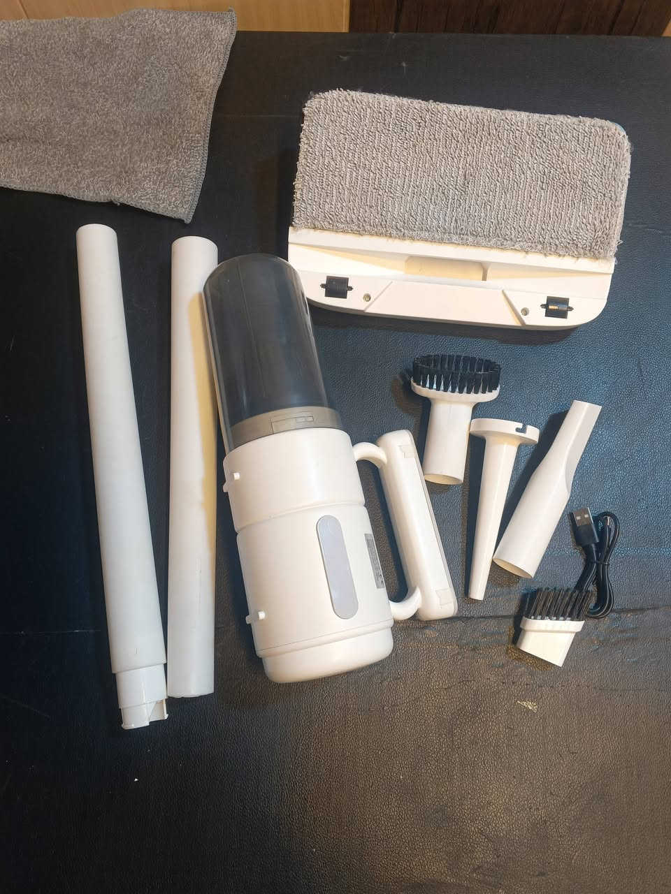 مكنسة كهربائية لاسلكية قابلة للشحن، صغيرة وخفيفة، تستخدم لتنظيف السيارة والبيت والزوايا الضيقة. تجي ويا عدة رؤوس للتنظيف مثل فرشاة ورأس للأماكن الضيقة، وتشحن عن طريق USB. �
Walmart.com +١
💰 السعر: 25 ألف
🚚 السعر شامل التوصيل
***********
