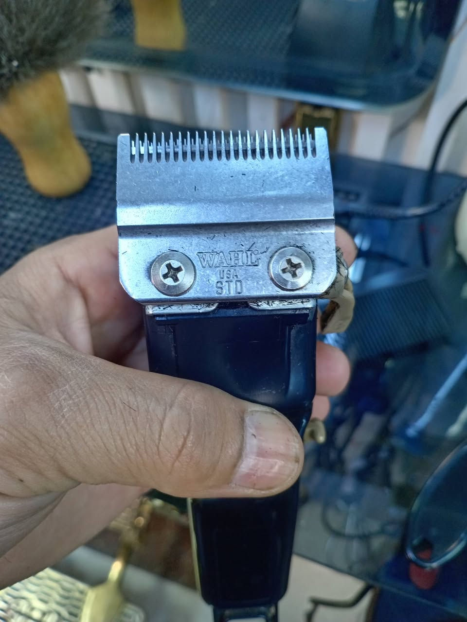 السلام عليكم مكينه Wahl أمريكي اصلي أخذته من اركو كامله نمر وكارتونه وقاعده شحن ب٨٠الف مكانه بغداد حي حطين قرب نفق ***********
