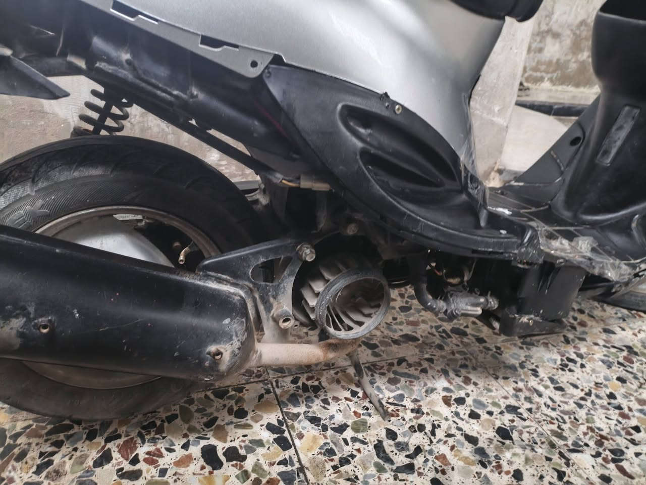 السلام عليكم دراجة بازين 60 نوعية بيجي 9زروف درجة زينه كلشي مابيه عوزه نواقص بسيطه مثل سلف دكمه ماكو وقطه مال باتري وباقي كلشي موجود ودراجه ماداخله تصليح كل عل وضع وكاله ودراجه من بيت للمدرس  وسعر انته خلي بس كون بل يرضي الله ومراوس عادي


**إذا كنت صاحب هذا الإعلان وتريد حذفه لأي سبب، رجاءا أرسل رسالة إلى الدعم الفني**