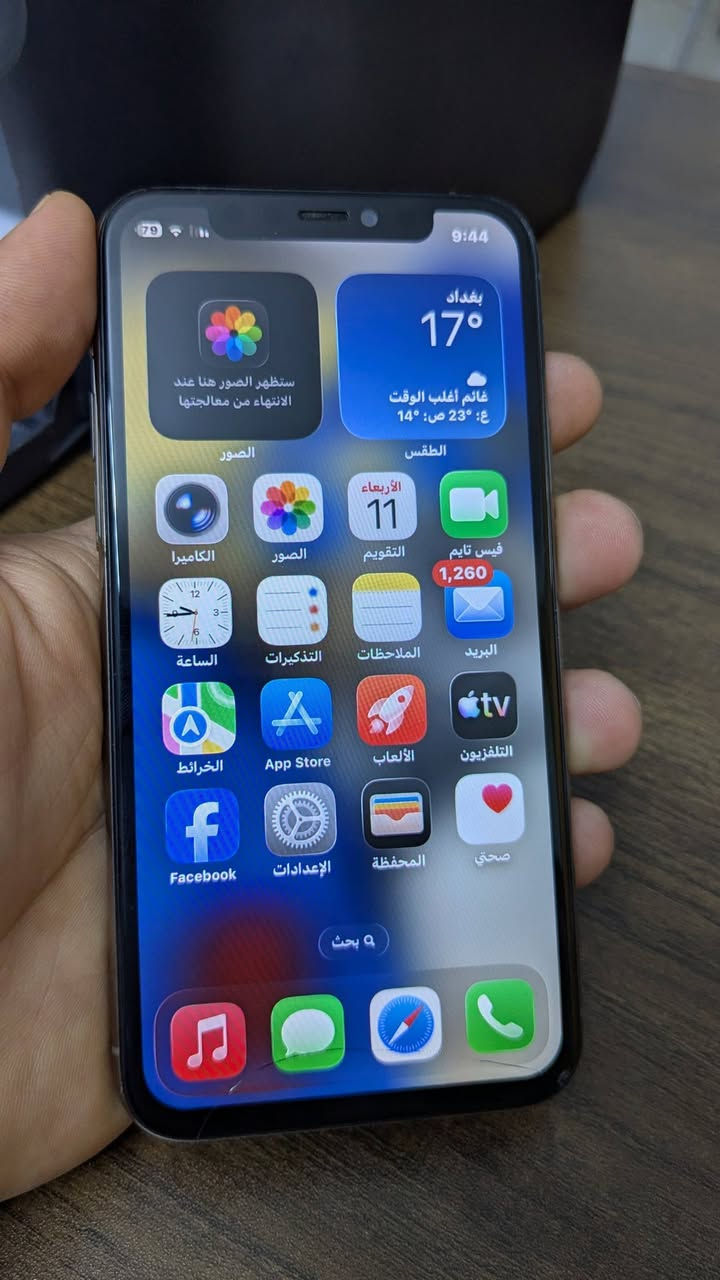 ايفون 11 برو ( الصغير مو ماكس )
ذاكرة 64 مبدل شاشة اصلية 
بي فطر صغير كلش بالشاشة من جوة ميبين 
كلشي شغال مابي اي مشكلة 

السعر ١٨٠ الف قفل بدون عملة 
اتصال على الرقم 
0772 854 5937
