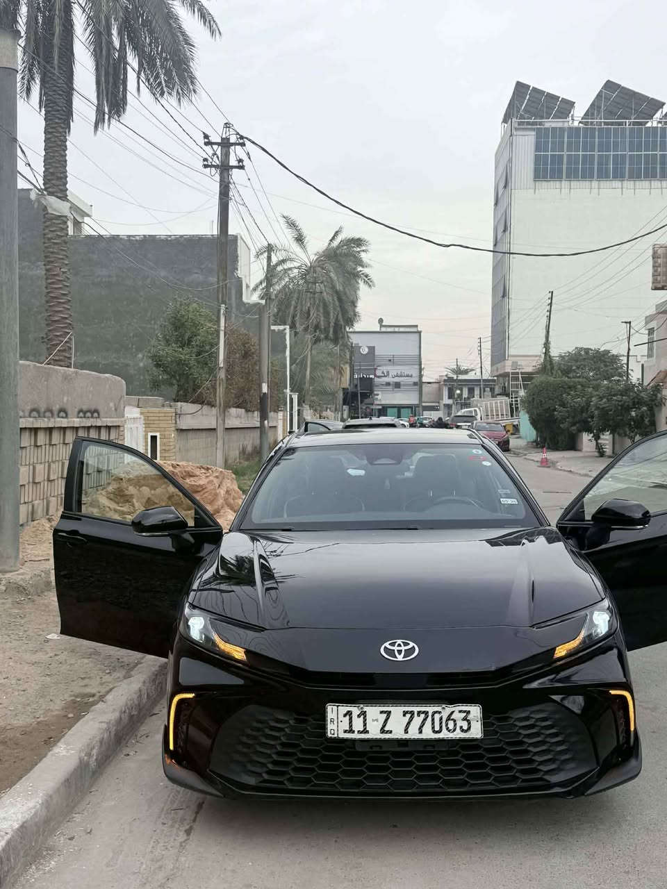 السلام عليكم . 

للبيع كامري 

2025 SE BLACK EDITION
هايبرد 
الممشى ٢١ الف ميل
حادث خلفي فقط قطعه واحد 
بجم كبس. سياره استخدام كلش قليل وشخصي  وداخله سيستم كامل 

مواصفات شاشه لمس كار بلي واندرويد 
رادارات اماميه ومحيطيه 
كرسي كهرباء
كشافات ضباب
توقف ذاتي مانع اصطدام
لد زنون من تويوتا 
اوتو هولد
EV mode
٣ وضعيات قياده 
ايكو نورمال سبورت
وهواي مواصفات بعد معروفه البلاك اديشن
 
السعر ٢٣٧ ومجال بسيط حك جيتك
بأسمي السياره وتحويل مباشر
عنوان بغداد حي الجامعه
*********** أربيل, العراق
