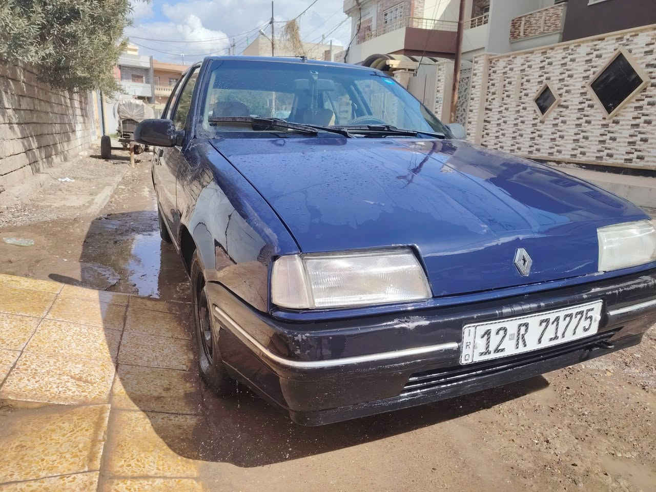 رينو موديل 91
صبغ حداديه عام. طخم تاير جديد دوشمه جديد كهربائيات شغاله  هزه 26 رقم مسطره محرك كير شرط طخم تايرات  جديد  ارضيه جلد باتري جديد  حجم المحرك 12 مال كصه كابريته بخاخ سعر 32 وبيها مجال.  رقم ***********
