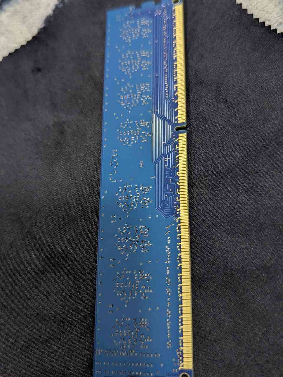 رام 2كيكا 
ddr3 
السعر 5.000 الاف


**إذا كنت صاحب هذا الإعلان وتريد حذفه لأي سبب، رجاءا أرسل رسالة إلى الدعم الفني**