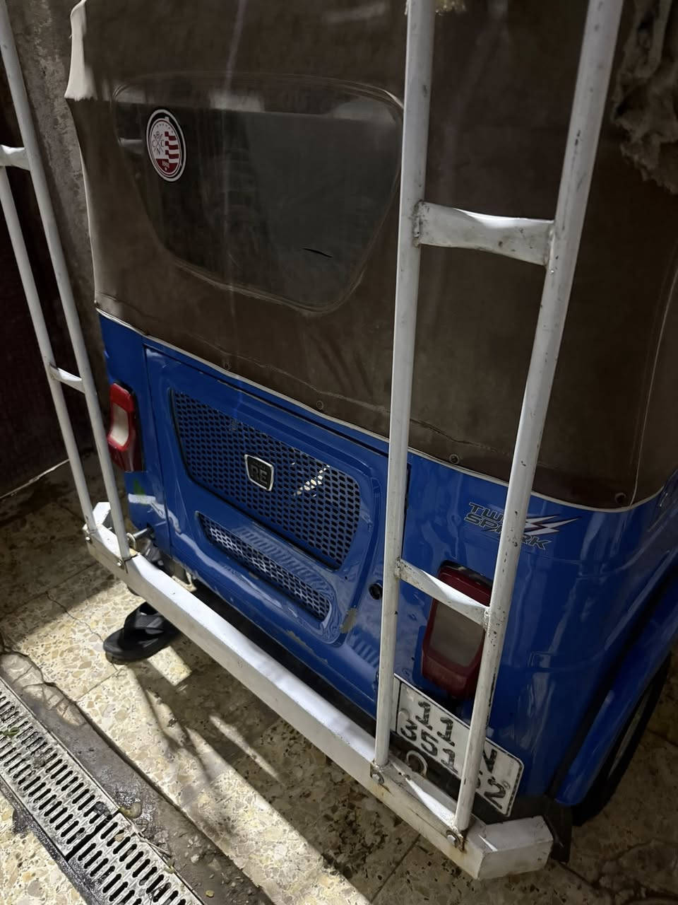 سلام عليكم تكتك البيع مديل واحد وعشرين شهر11تكتك مجفته وبيه بارد يم الباب تكمه ول باقي كله مكفول مكاني بغداد شهداء العبيدي وسعر 7.     و900وبيه مجال وهاذ رقمي***********
