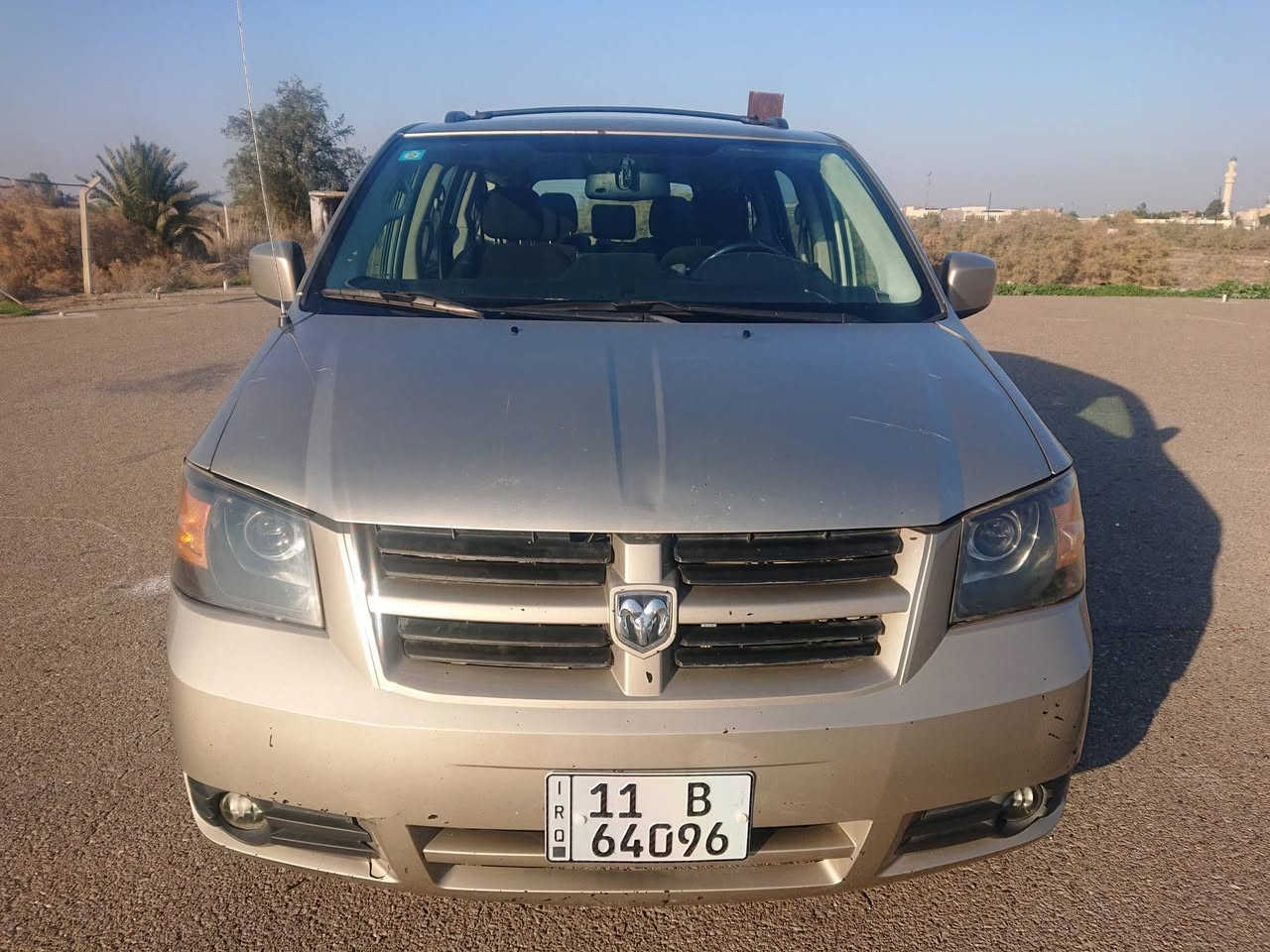 السلام عليكم من رخصة الادمنية المحترمين 
للبيع دوج كرفان ٢٠٠٨ بغداد رقم انكليزي بأسمي شرط التحويل فول كهرباء بيبان وجنطة وجام وكشن السائق كهرباء منظومه غاز شغاله ثلاث قطع تبريد تخم تاير باتري جديد لايت زنون وبلوجكتر لونين مكينه ٣٨٠٠ وكير جيد شاشه كامره خلفية فرس بالسقف وبالارضي بيها قطعتين صبغ والسونار مرفق مع الصور بدون لالغود ولاشواصي ولابجم نقصها كارت يوبي اس ومامأثر السعر ١١٥$ وبيها مجال قليل للاستفسار الاتصال على الرقم ***********/***********  / أو خاص اواتساب واسف للاطاله المكان بغداد
