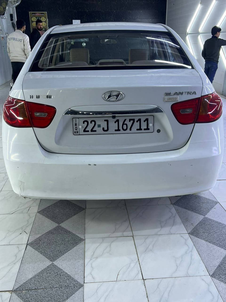 السلام عليكم من رخصت الادمن المحترم النتره مديل 2011 مكفوله كفاله  عده كارتين يمك بسونار عامه فول مواصفات  محرك 16 دكشن عالي رقم وسنويه جديد كير ومكينه وحداديه بلكارتون السياره جديده حيل بلعافيه ع أصير من نصيبه السونار مرفق ويه الصور السعر 108وبيها مجال حك جيه فقط فقط مكاني بابل القاسم 
***********
