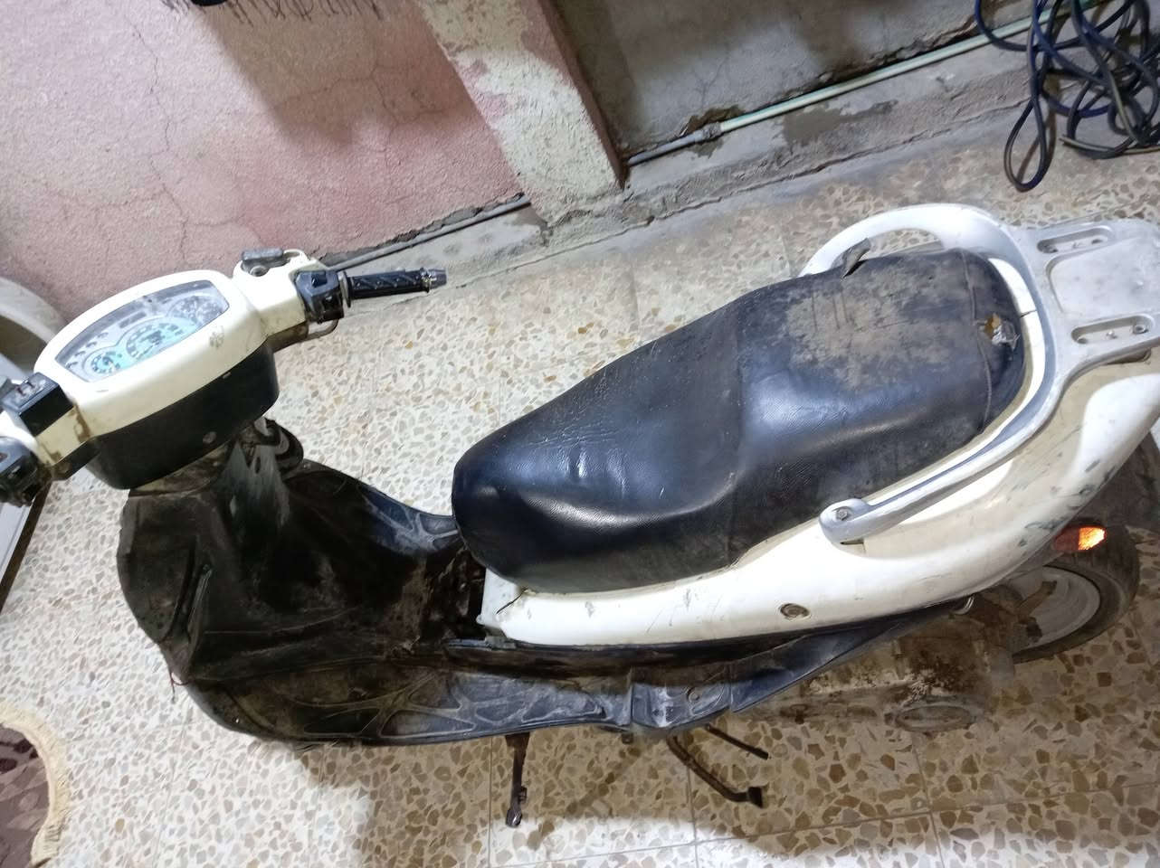 السلام عليكم كامكو بوليسي دراجه على هاي الوضعيه للبيع نقص باتري شغاله وجاهزه مكينه خير من الله  ومال استخدام يومي 300 وبيه مجال ***********
