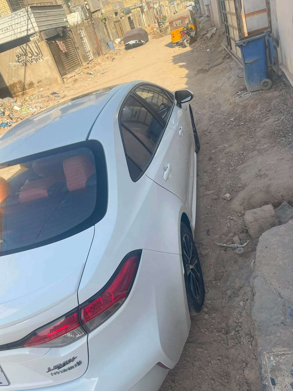 كورلا هايبرد موديل 2024
الشكل المريكي 
ماشيه30 الف 
موصفات معروفه كورلا وارد صيني 
كشنات جلد مشمشي داخل اسود 
سايد دروڤ هاند بريك كهرباء 
اوتو هولد 
كشن سايق كهرباء 
سياره خير من الله 
بيه بارد  3 رصعات بارد  باب السايق
وشخص مكحل باب عكس السايق 
بس مكان السياره بغداد 
رقم ***********
بيه مراوس حسب الرغبه
