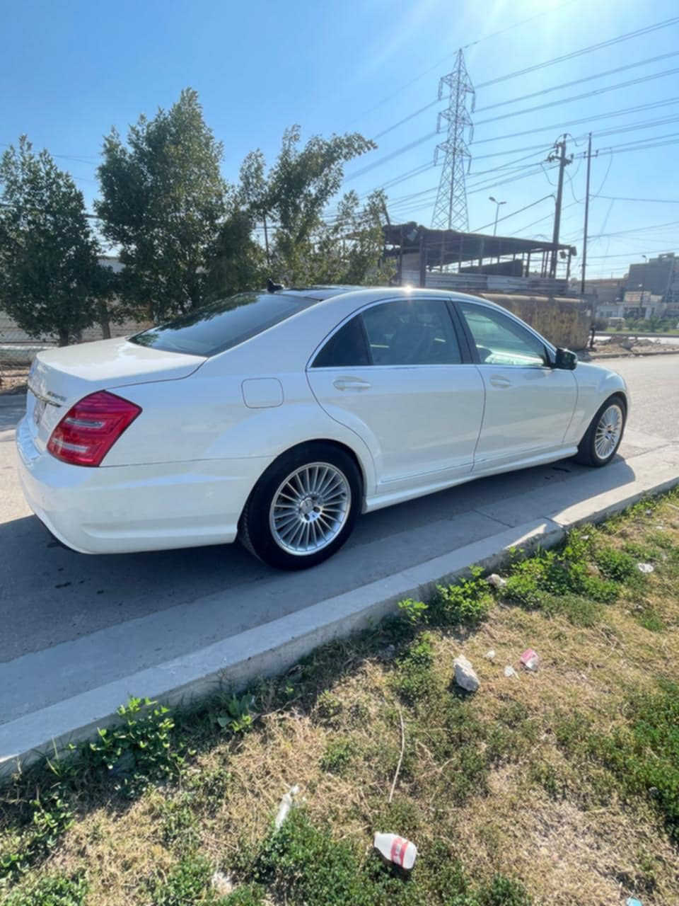 Mercedes Benz S class 
السيارة وارد خليجي استيراد شركة باجگير   S 350 
موديل 2011
عداد الكيلو متر 175الف حقيقي 
كير مكينة صدر كهربائيات كفالة بيهة مكانين صبغ كد شبر
ويل كب 19 تو سايز AMG مع طخم اطارات انتاج 25 
مواصفات السيارة معروفة
السعر 265 ورقة للبيع او مراوس حسب القناعة
للاستفسار الاتصال ع الرقم ***********
