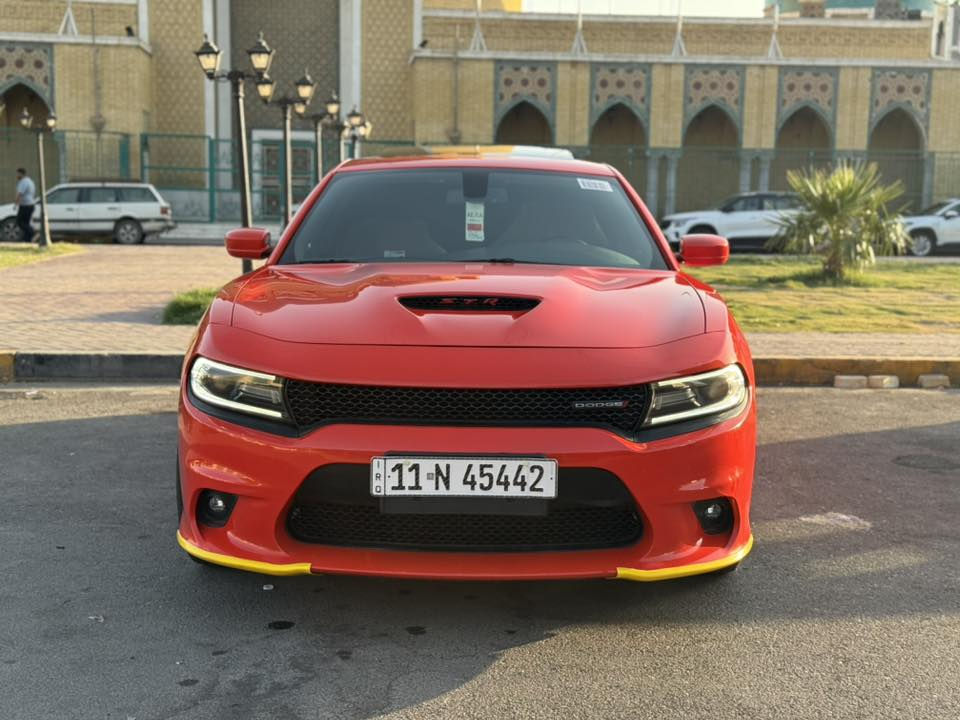 ( سلام عليكم ⚜️🧡)
(جارجر GT  جيتي  )
(‏‎ وكاله هارلم  داخل جلد  )
‏‎الموديل : 2019 . (سياره خليجي وكاله هارلم ) 
‏‎( المحرك : 6V 3600. ) 
‏‎(سياره كفاله عامه لا صبغ ولا بارد ولا تبديل ) 
‏‎العداد : 48 الف  شرط الفحص  ( سياره جديده ) 
‏‎(سياره بلاديه كله علا ايد وحده )
( رقم بغداد بسمي الجديد تحويل ثاني يوم )
‏‎المواصفات : الون برتقالي المرغوب 
‏‎* نسخة  GT 
‏‎* حساسات خلفية . 
‏‎* شاشه كبيرة مع نظام ملاحة نفكيشن GPS .
‏‎* سستم صوت الپاين مع سماعات پريميوم .
‏‎* ويل قياس 20 انج . 
‏‎* مصابيح امامية زنون . 
‏‎* كشافات الضباب زنون . 
‏‎* فتحت سقف (سلايد) . 
‏‎* مقاعد رياضية من الجلد الفاخر . 
‏‎* المقاعد الأمامية كهربائية 
‏‎* تشغيل عن بعد ‏
‏‎* محدد سرعة
‏‎* تلفون بلوتوث . 
‏‎* كاميرا خلفية .
‏‎* مرايا متحسسة للاضاءة العالية .
‏‎* كير شفتات بالستيرن . 
‏‎* دخول ذكي (بصمة) .
سياره ماخذه زيرو من شركه هارلم 
سياره  خليجيه 📍
السعر 290 ورقه و بيهه مجال 
‏‎رقمي ***********
مكاني بغداد الاعظميه 
‏‎بيع او مراوس
