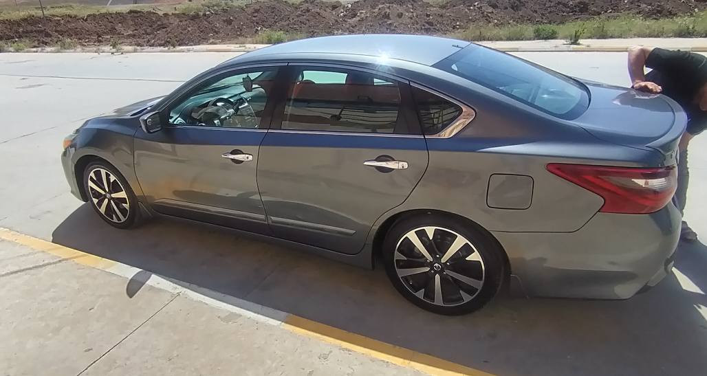 نیسان ئاڵتیما 2018 بەسمە و مواسەفات -SR-  دووپارچە بۆیاخ  گێر وو مەکینە بەشەرت ئێرباگ سوکان سیستەم کراوە  تەحویل بەناوی خۆمەوەیە. سەیارەکە هی مەعرەز نیە  ســــعر :125 گەڵاو مەعمەلەیەکی کەم  *********** ژمارە موبایل السليمانية, العراق
