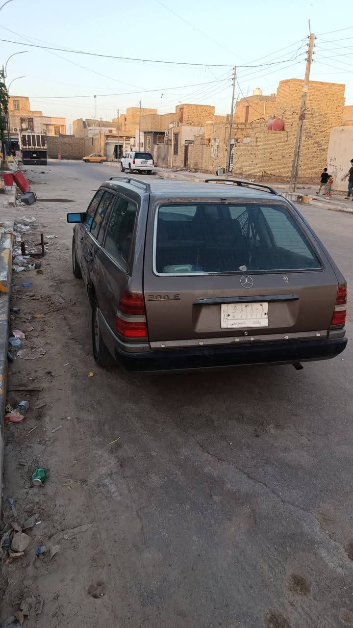 سلام عليكم سياره مرسيدس دب ستيشن رقم بغداد تبريد شقال قواعد سليمه  مكينه ٢٥٠٠ ..مكانه ناصريه ومالكه ناصريه شرط المداور  البيع او المراوس  سعره ٣٥ وبيه مجال  تخم تاير جديد ..رقمي***********
