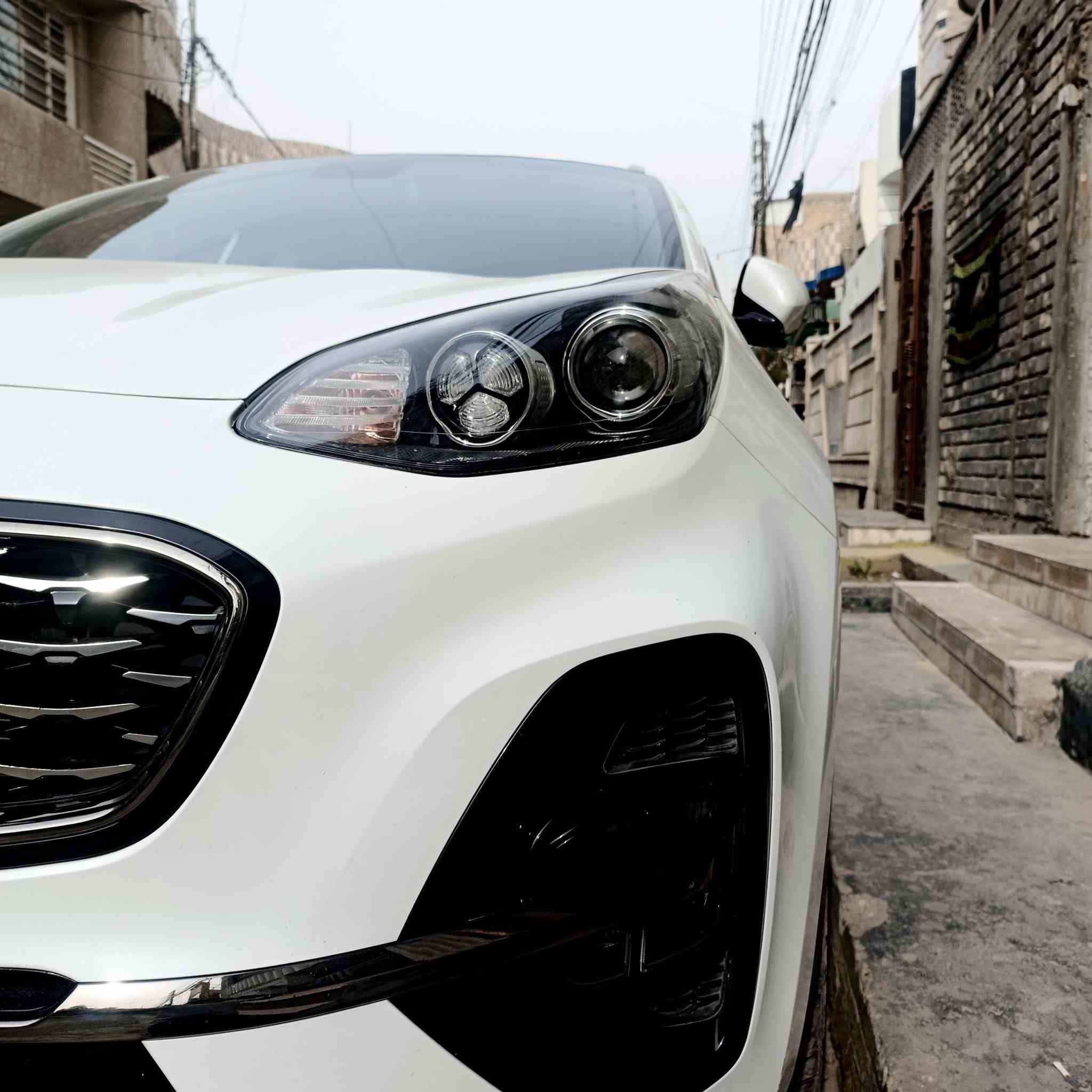 السلام عليكم
سبورتج موديل 2020 GT line
ماشيه 95
مكفوله من الصبغ + بيه طخه في الباب كما موضحه بلصوره 
السعر/215
المكان / بغداد البلديات 
للاستفسار/ ***********
